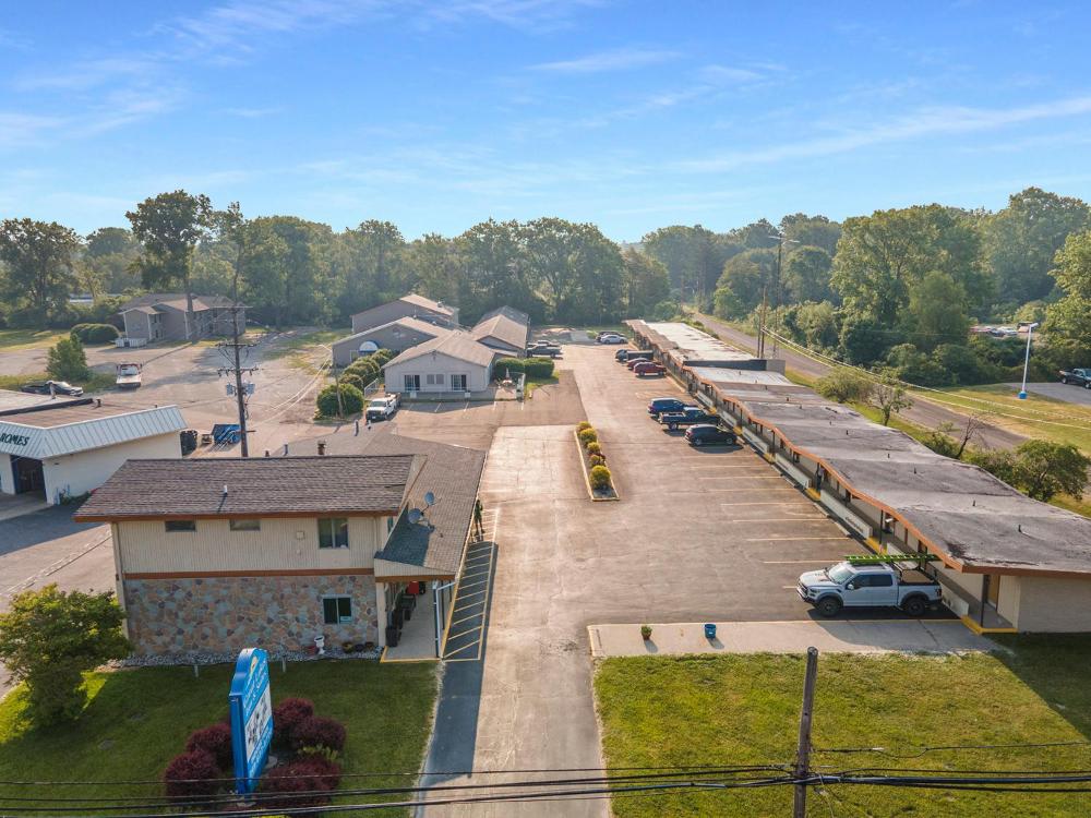 Great Lakes Inn & Suites
